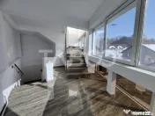 Spatiu comercial cu vitrina pe 3 niveluri cu suprafata utila 