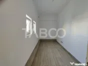 Spatiu comercial cu vitrina pe 3 niveluri cu suprafata utila 