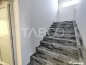 Spatiu comercial cu vitrina pe 3 niveluri cu suprafata utila 