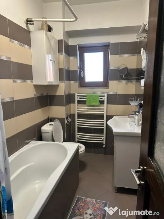 Apartament 3 camere , etaj intermediar , Radauti - Radauti (Suceava)