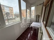 Apartament cu 3 camere, etajul 1, centrala proprie, zona Cotu Mic