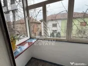 Apartament cu 3 camere, etajul 1, centrala proprie, zona Cotu Mic