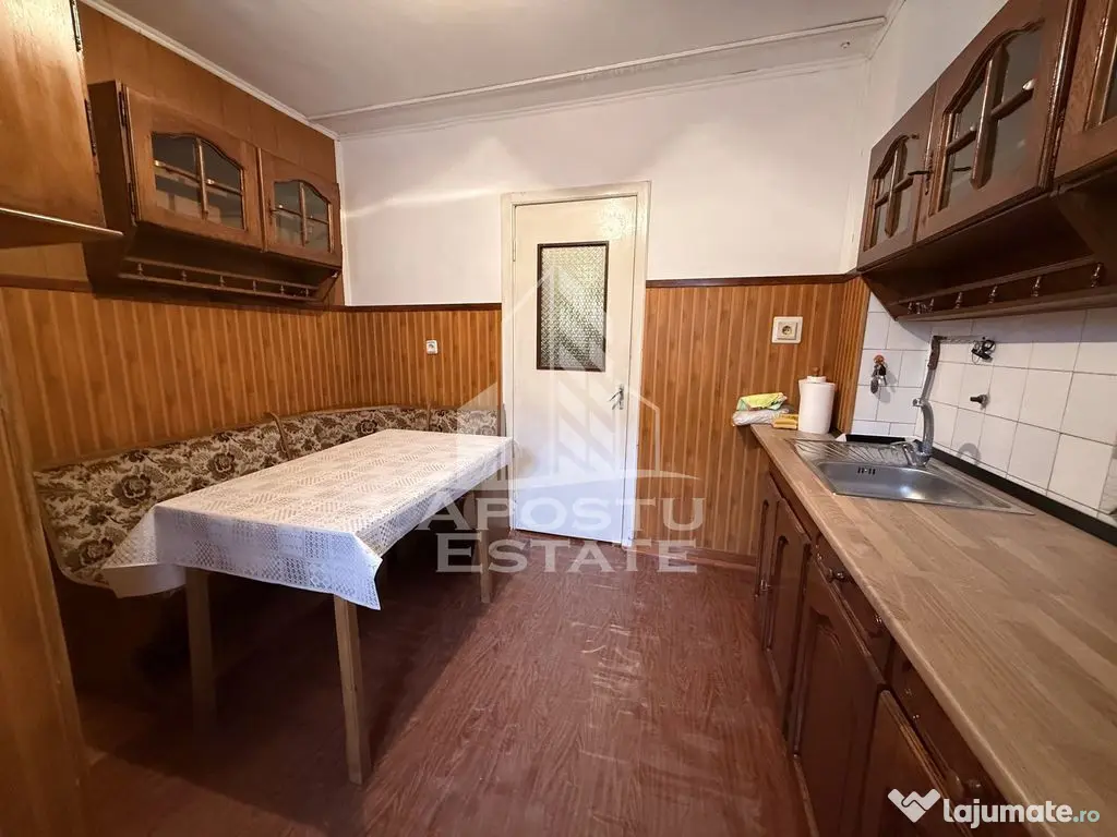 Apartament cu 3 camere, etajul 1, centrala proprie, zona Cotu Mic - Lugoj (Timis)