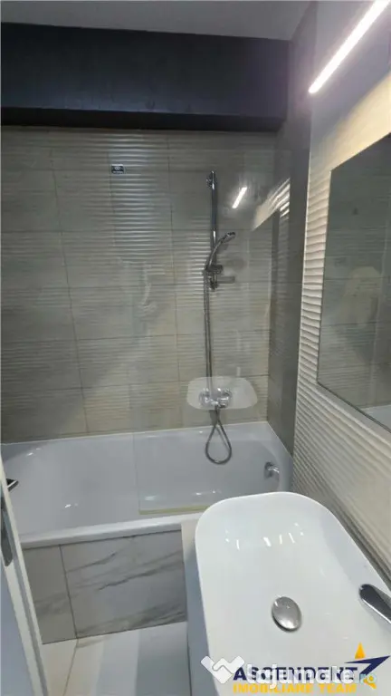 Apartament cu 2 camere de #238;nchiriat #238;n Tractorul, Br - Brasov (Brasov)