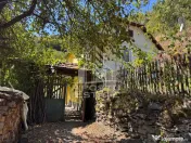 Casa batraneasca renovata, iesire la rau, in Toplita, Hunedoara