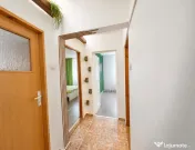 Apartament 2 camere la parter - decomandat - centrala propri 
