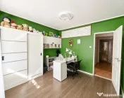 Apartament 2 camere la parter - decomandat - centrala propri 