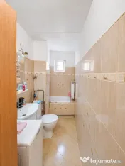 Apartament 2 camere la parter - decomandat - centrala propri 