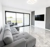 Casa noua individuala de vanzare, 5 camere si 3 bai, Sacalaz 