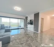 Casa noua individuala de vanzare, 5 camere si 3 bai, Sacalaz 