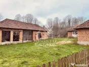 Casa cu potential amenajare pescarie- Zona Varfurile 