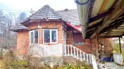 Casa cu potential amenajare pescarie- Zona Varfurile 
