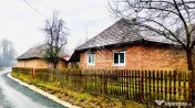 Casa cu potential amenajare pescarie- Zona Varfurile 