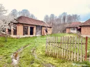 Casa cu potential amenajare pescarie- Zona Varfurile 