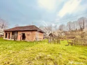 Casa cu potential amenajare pescarie- Zona Varfurile 