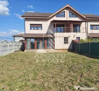Casa de vanzare spatioasa, 5 camere si 3 bai, Giarmata, Comision 0