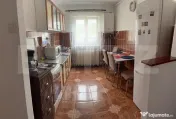 Apartament cu 3 camere decomandate, balcon și loc de parcar 