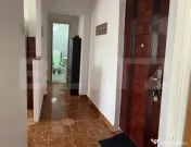 Apartament cu 3 camere decomandate, balcon și loc de parcar 