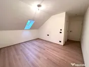 Duplex despartit prin camera tehnica- 5 dormitoare si 3 bai