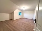 Duplex despartit prin camera tehnica- 5 dormitoare si 3 bai