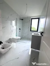 Duplex despartit prin camera tehnica- 5 dormitoare si 3 bai