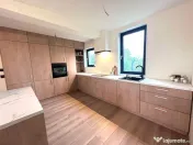 Duplex despartit prin camera tehnica- 5 dormitoare si 3 bai