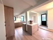 Duplex despartit prin camera tehnica- 5 dormitoare si 3 bai