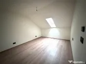Duplex despartit prin camera tehnica- 5 dormitoare si 3 bai