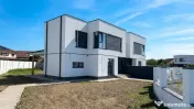 Comision 0% Duplex modern cu perete dublu si teren generos | 