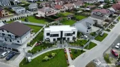 Comision 0% Duplex modern cu perete dublu si teren generos | 
