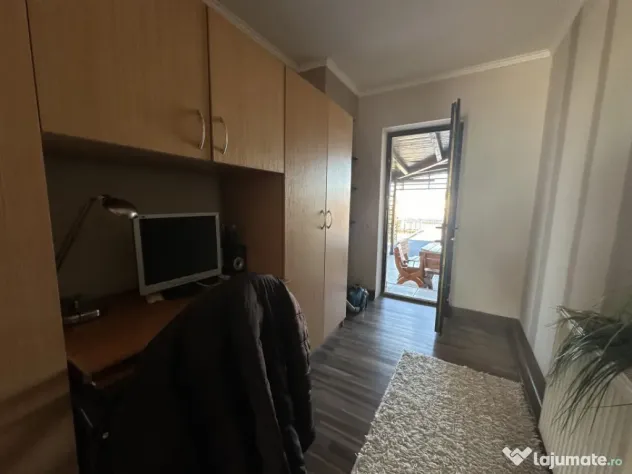 Casa individuală cu 9 camere, 1600 mp teren, 300 mp utili - - Sanandrei (Timis)