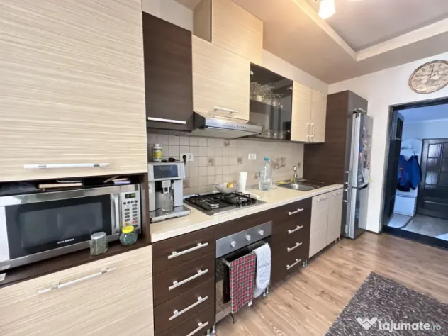 Casa individuală cu 9 camere, 1600 mp teren, 300 mp utili - - Sanandrei (Timis)
