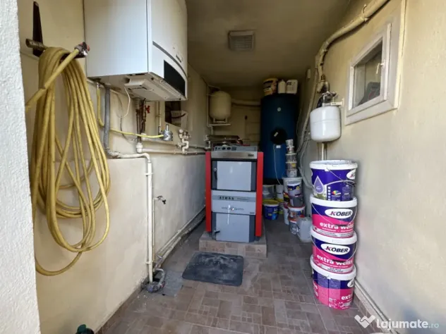 Casa individuală cu 9 camere, 1600 mp teren, 300 mp utili - - Sanandrei (Timis)