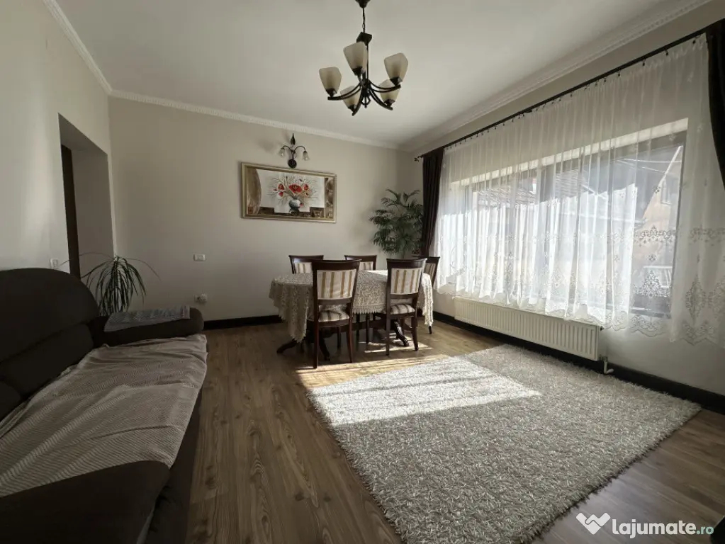 Casa individuală cu 9 camere, 1600 mp teren, 300 mp utili - - Sanandrei (Timis)