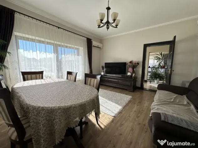 Casa individuală cu 9 camere, 1600 mp teren, 300 mp utili - - Sanandrei (Timis)