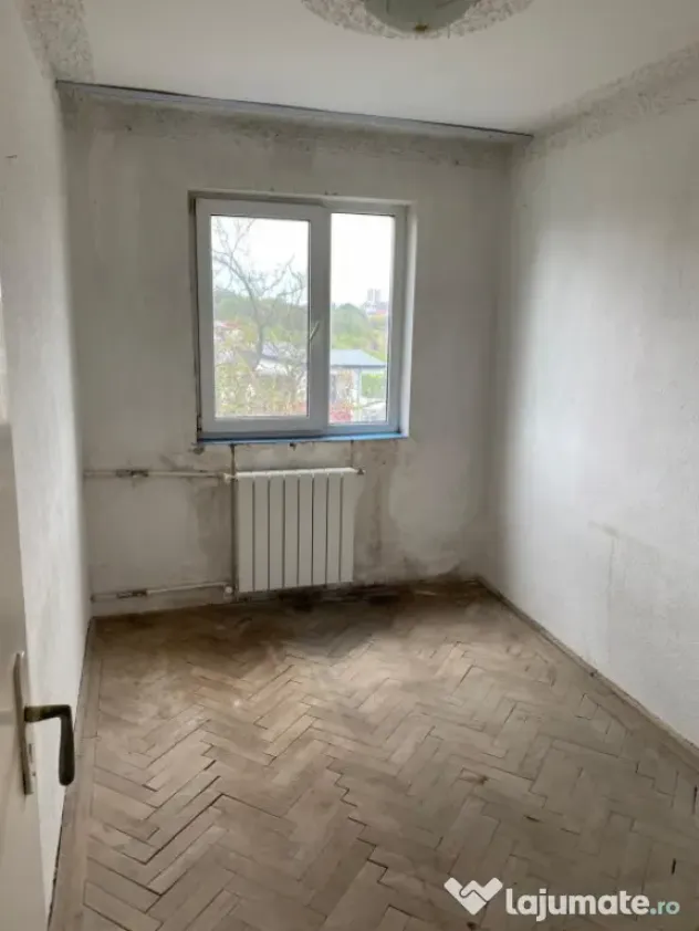 Apartament cu 3 camere de vânzare în zona KM 4-5 – Const - Constanta (Constanta)