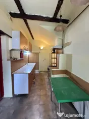 Apartament la curte comuna, 2 camere, 48 mp utili si teren c 