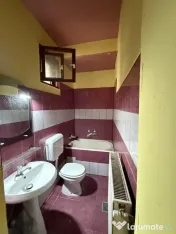 Apartament la curte comuna, 2 camere, 48 mp utili si teren c 