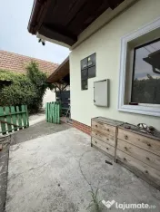 Apartament la curte comuna, 2 camere, 48 mp utili si teren c 