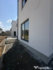 Duplex 4 camere, parter+etaj, 104mp utili, 270mp teren in Gi