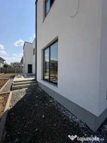 Duplex 4 camere, parter+etaj, 104mp utili, 270mp teren in Gi