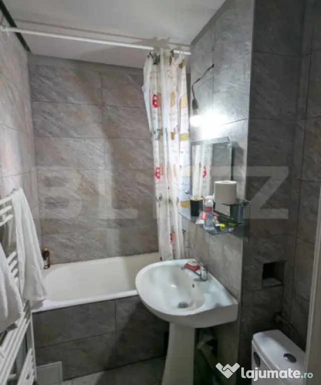 Apartament cu 3 camere, zona centru, etaj 2 - Alba Iulia (Alba)