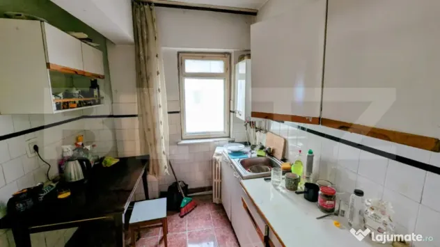 Apartament cu 3 camere, zona centru, etaj 2 - Alba Iulia (Alba)