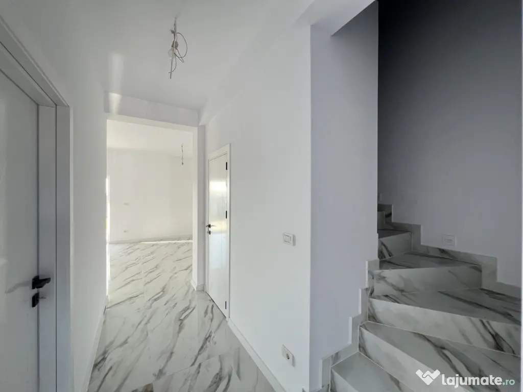 1/2 Duplex 5 camere | 3 bai | Giroc - Zona ESO - Giroc (Timis)