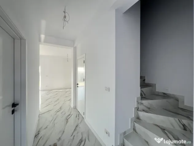 1/2 Duplex 5 camere | 3 bai | Giroc - Zona ESO - Giroc (Timis)