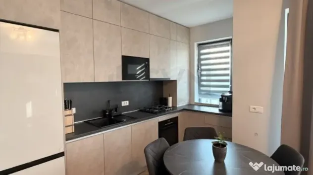 Apartament de 3 camere, 3 bトナ, Straulesti, etaj 3/8 - Bucuresti (Bucuresti-Ilfov)