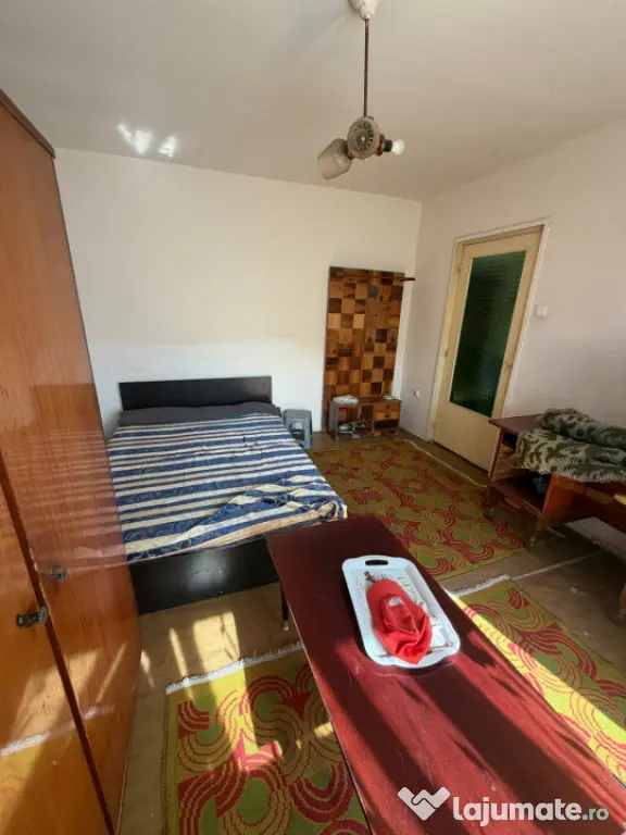 Garsonieră decomandata, 35 mp , etaj 2/4, zona Lapus Arges, - Craiova (Dolj)