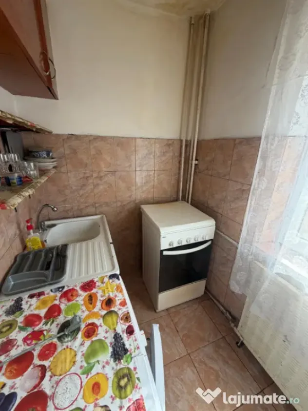 Garsonieră decomandata, 35 mp , etaj 2/4, zona Lapus Arges, - Craiova (Dolj)