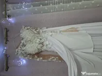 Vând Rochie elegantă,  voal alb, broderie 3D