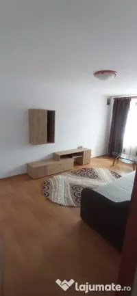 Închiriez apartament 